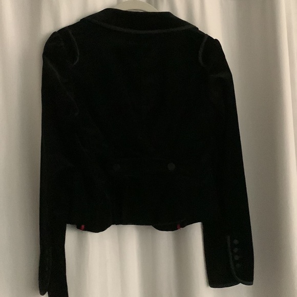 Blazer - Picture 3 of 3